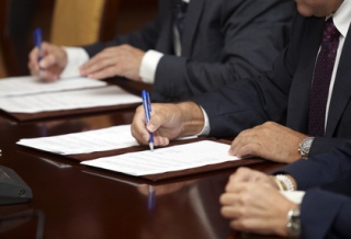 signature signing contract office business